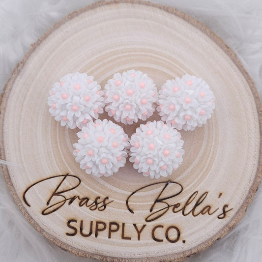 20mm - 3D Flower - Frost White Daisies